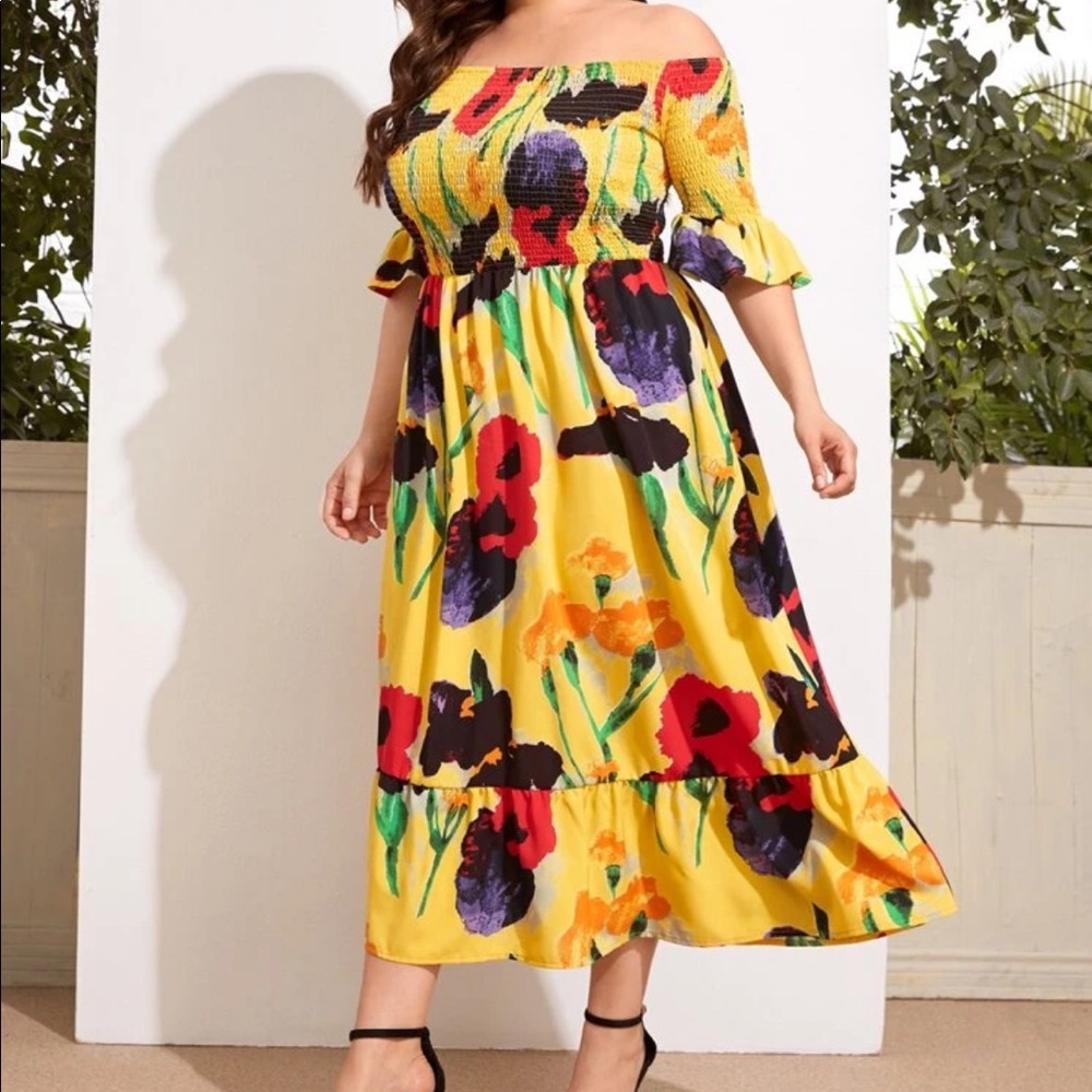 Boho plus size floral shirred dress - Picture 4 of 5